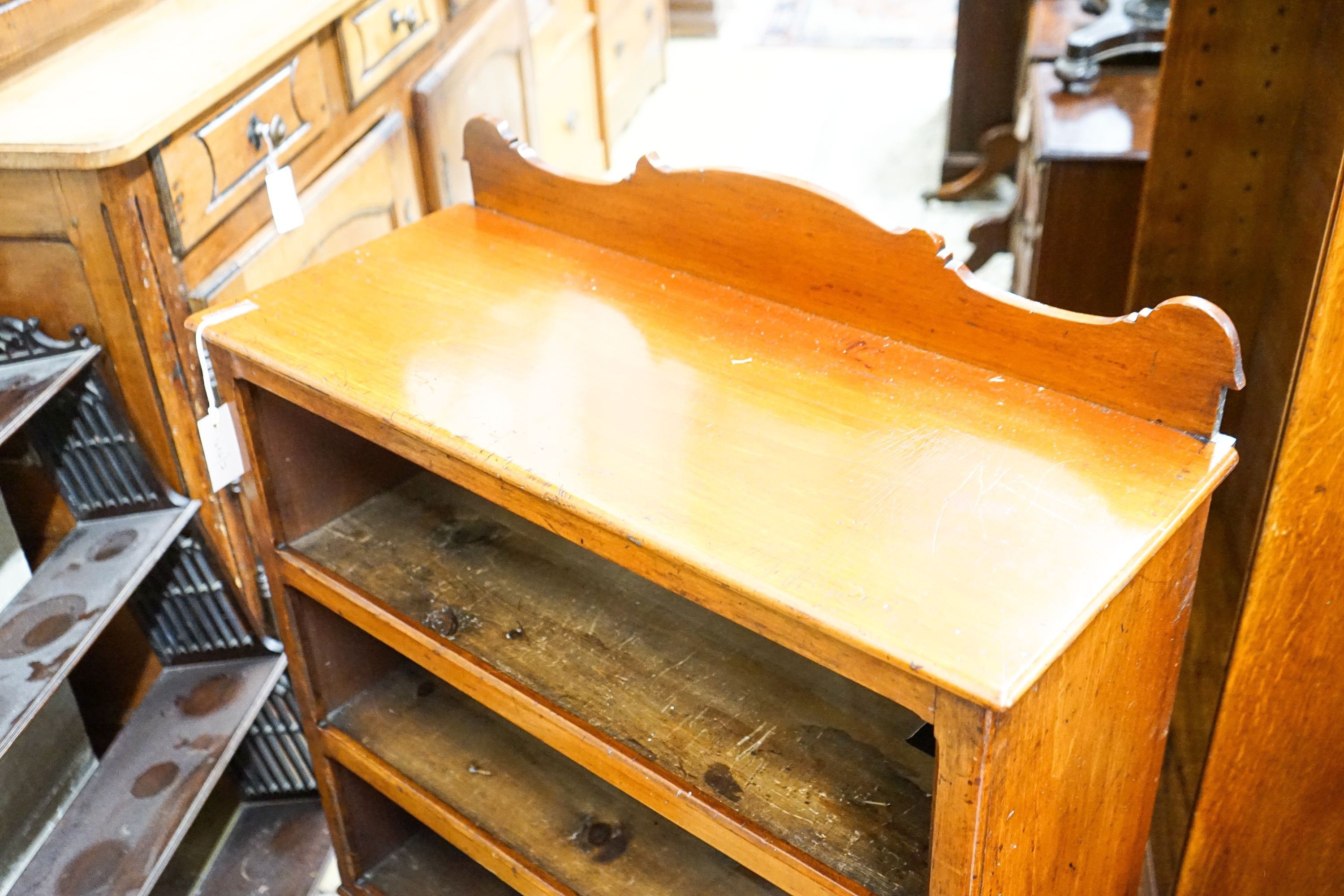 A Victorian mahogany open bookcase, length 77cm, depth 32cm, height 110cm